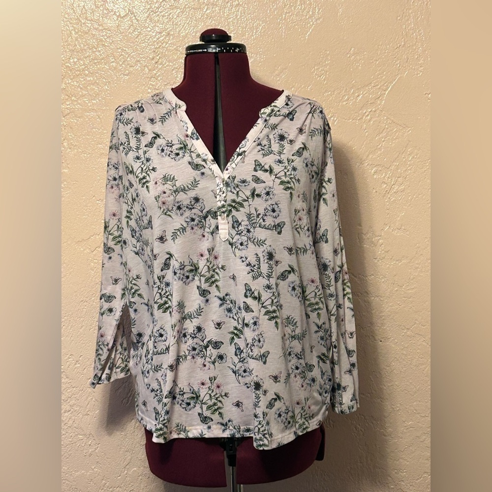 H&M Blouse with Green and Pink Floral Design with butterflies Size Large